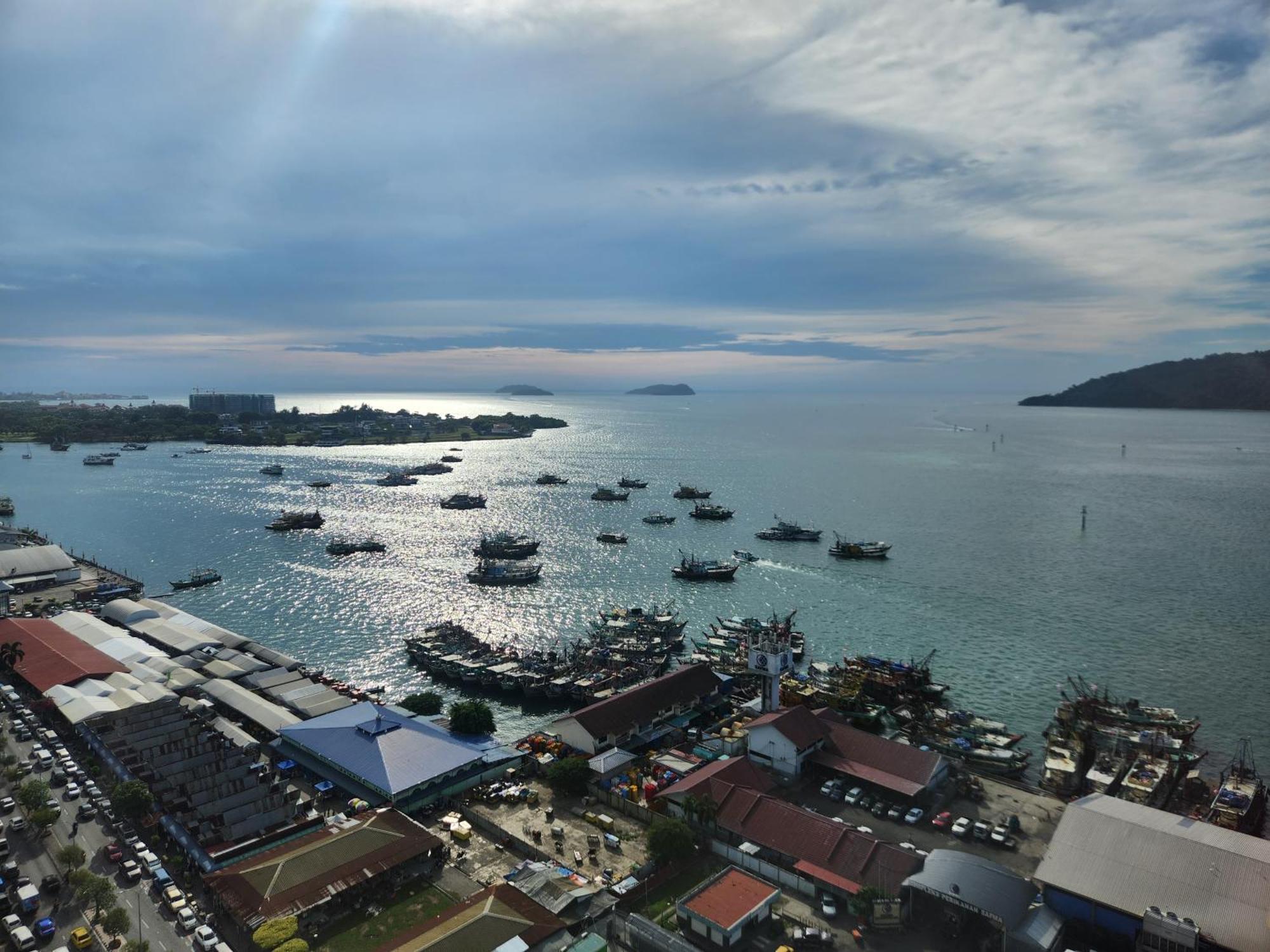 The Shore Kota Kinabalu City Centre By Lw Suites Δωμάτιο φωτογραφία