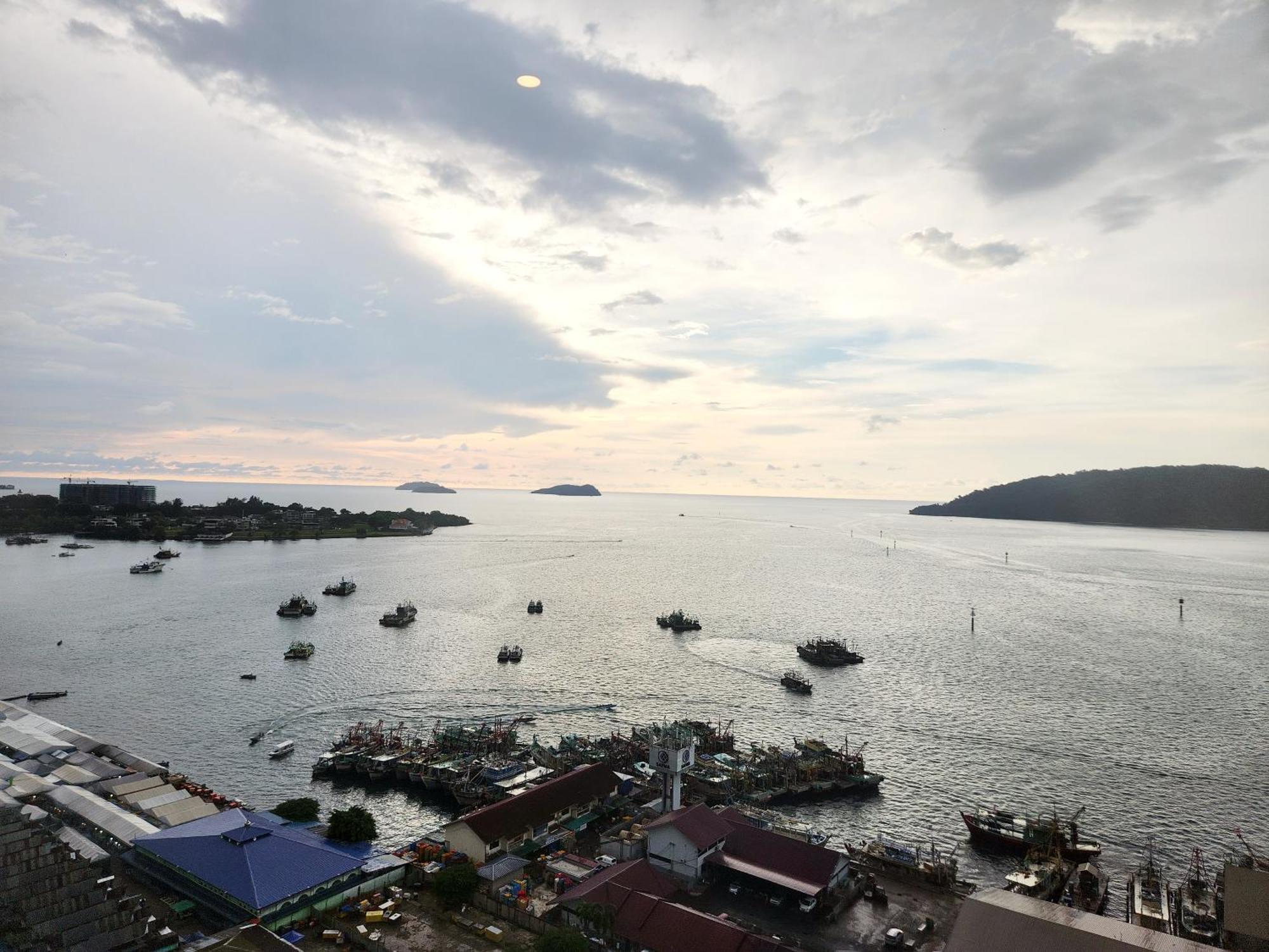 The Shore Kota Kinabalu City Centre By Lw Suites Δωμάτιο φωτογραφία